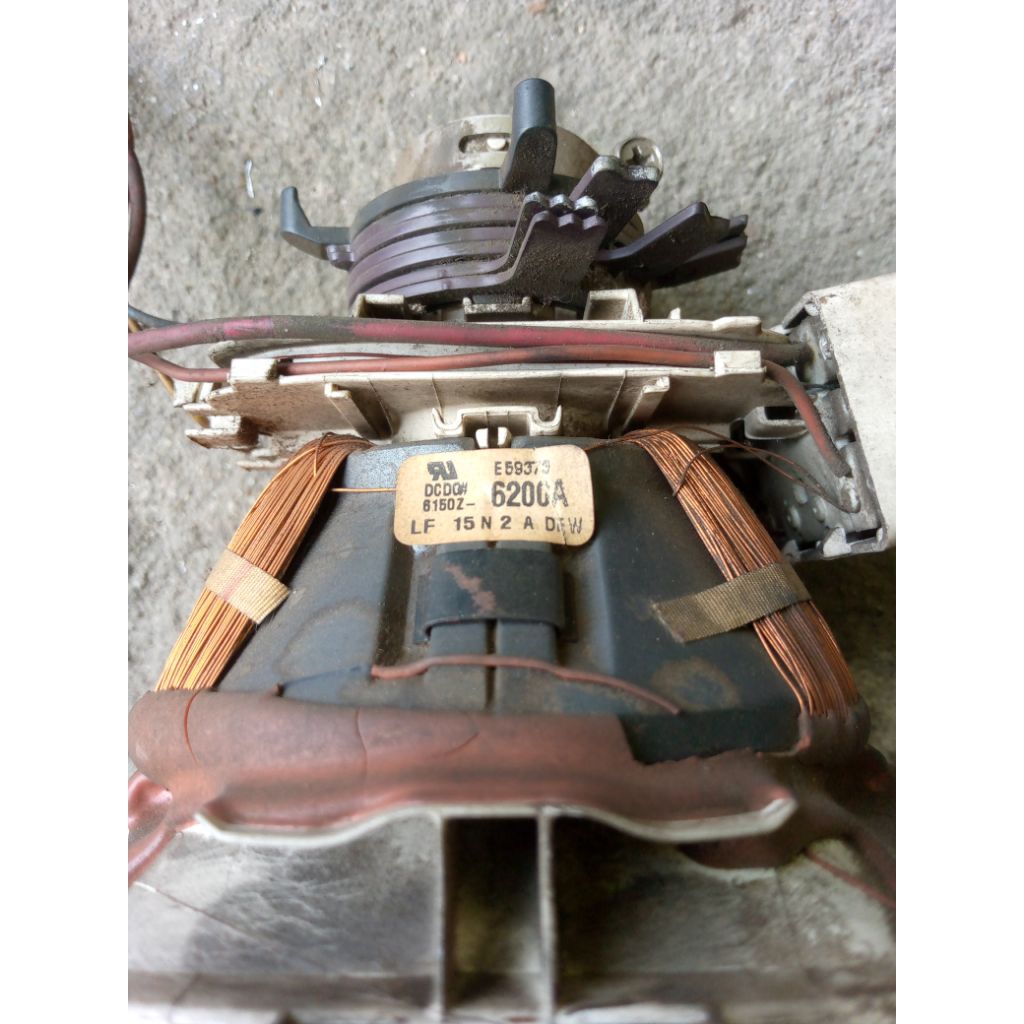 Yoke, konde TV tabung slim 14inc merk LG, normal.