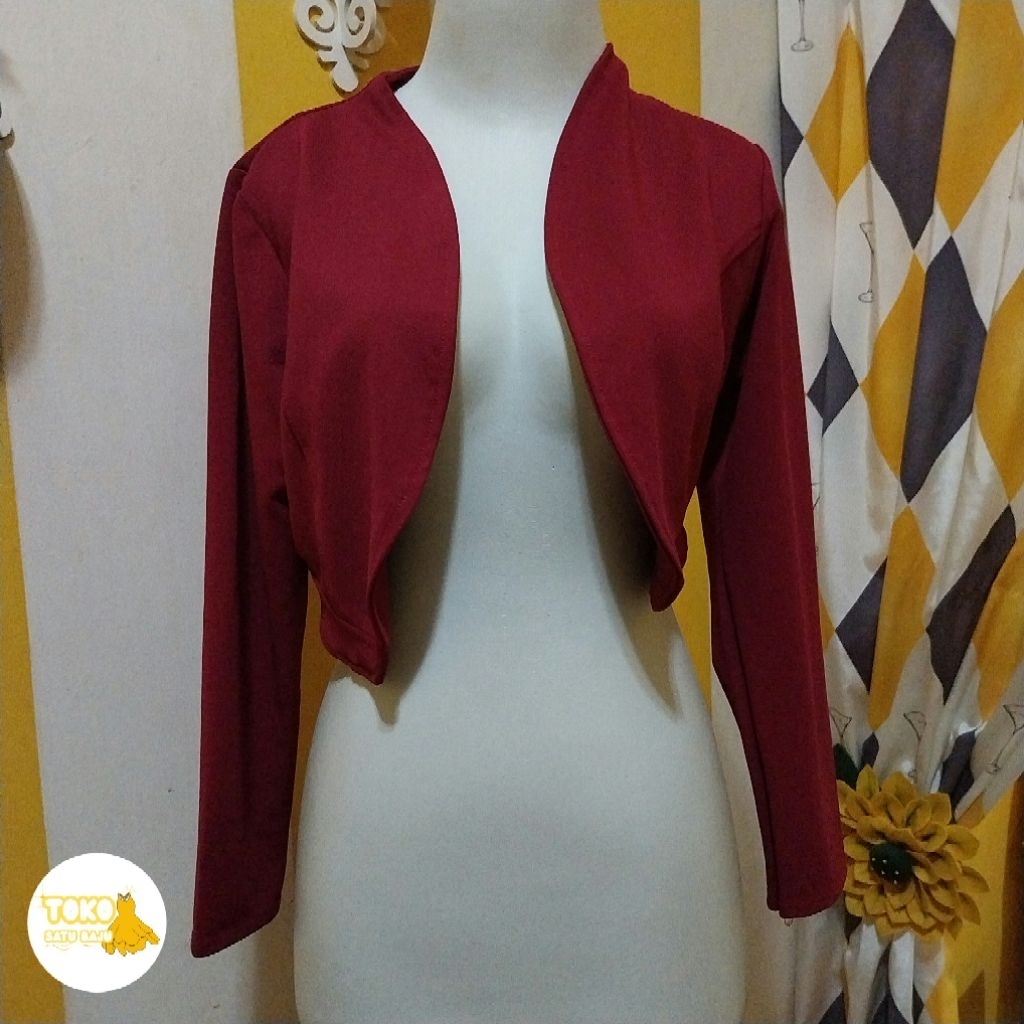 bolero / blazer crop merah