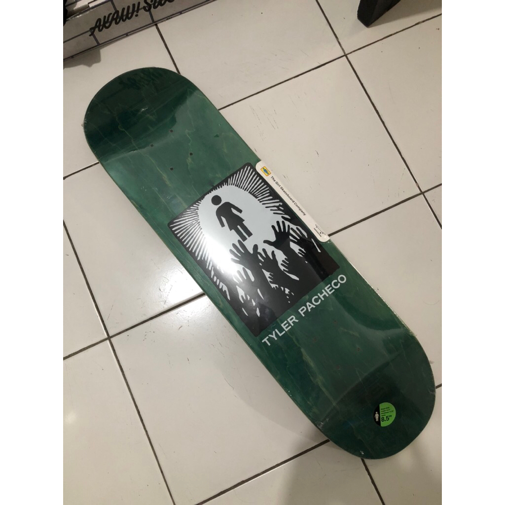 skateboard deck / papan GIRL 8.5