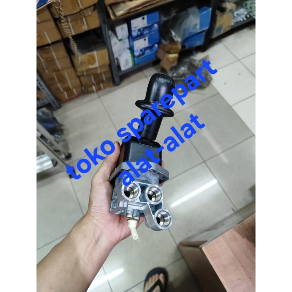 7420813850 Hand Brake Valve Sparepart Truck Renault