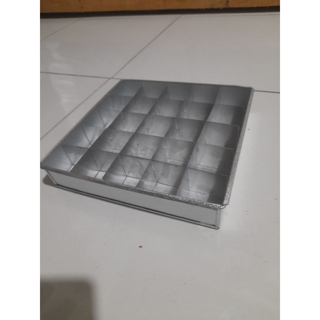 Loyang Sekat ukuran 22x22x4 Cm Isi 25 Lubang / Loyang Brownies,Nastar kue / Anti Lengket