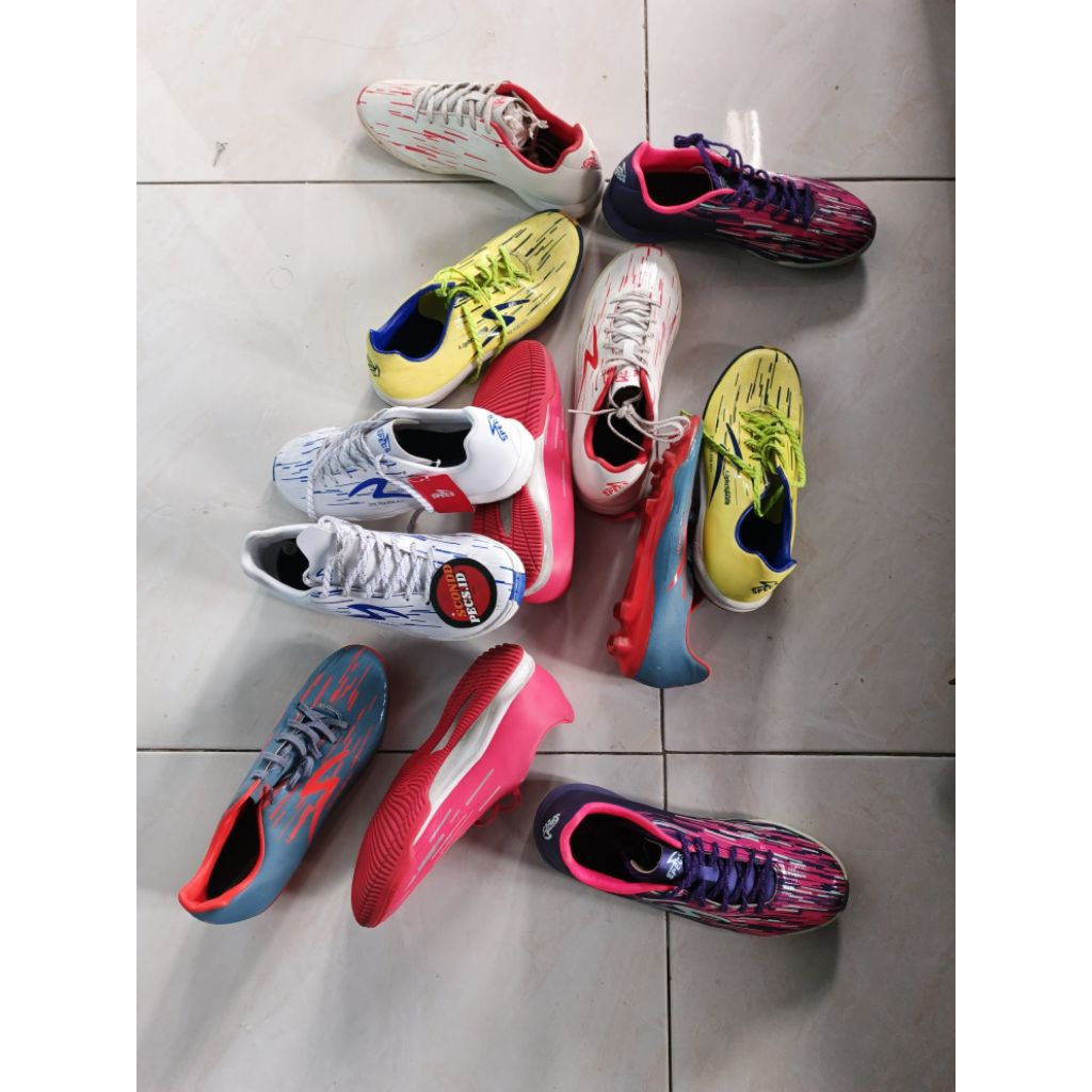 Specs Accelerator Lightspeed Reborn dalam warna Artillery Green/Gold