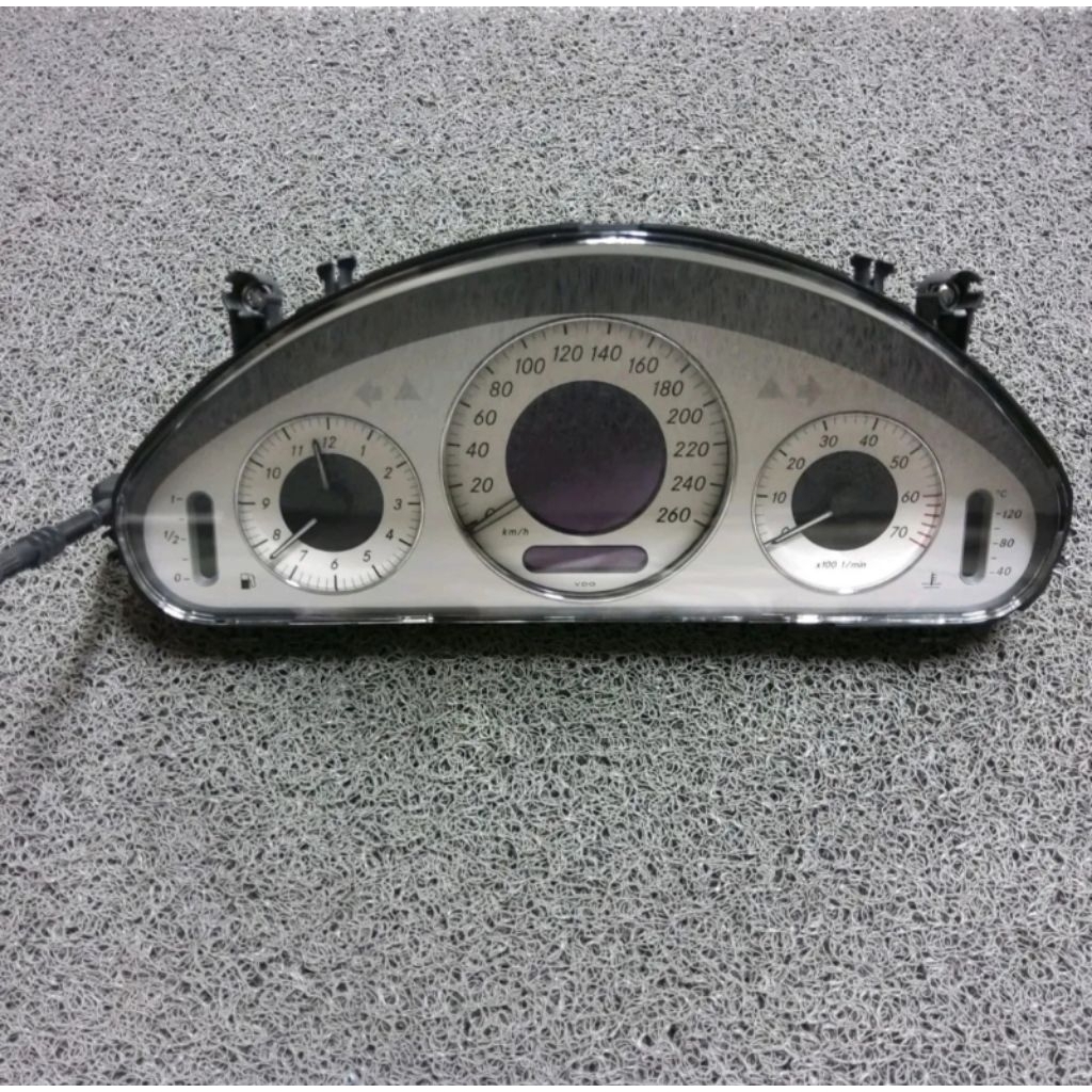 mercedes Speedometer W211 E260 E240 avantgarde