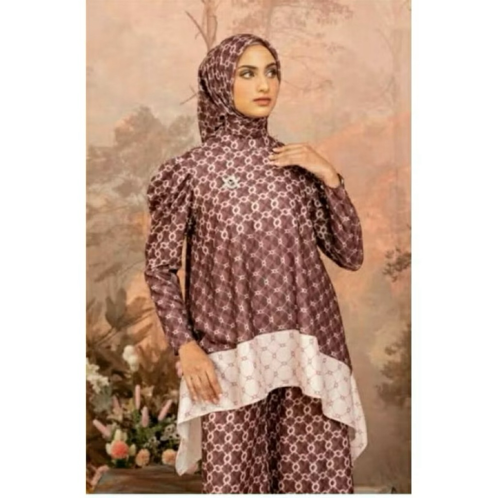 wearing klamby calya Blouse wearing Klamby