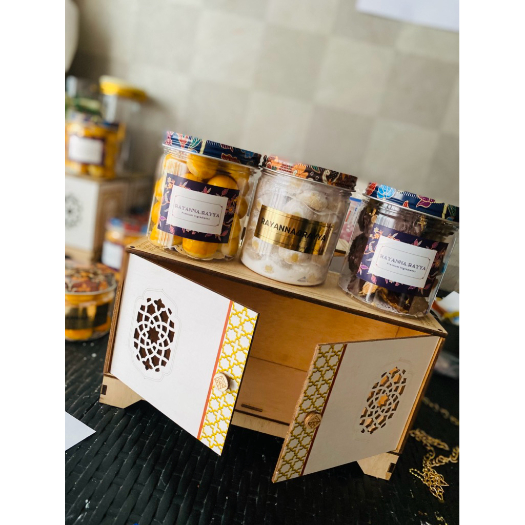 Hampers Kue Kering 3 toples box kayu