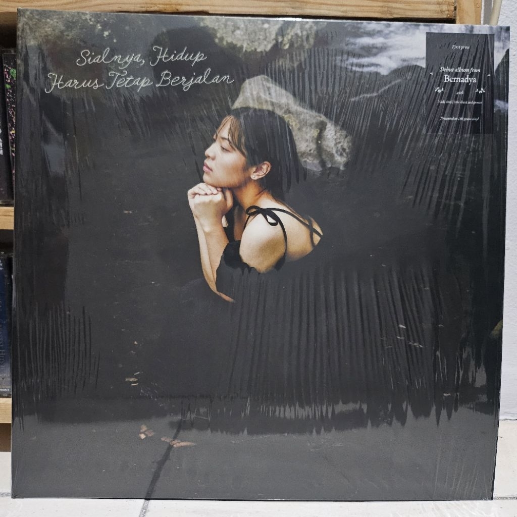 Vinyl / Piringan Hitam Bernadya - Sialnya Hidup Harus Tetap Berjalan