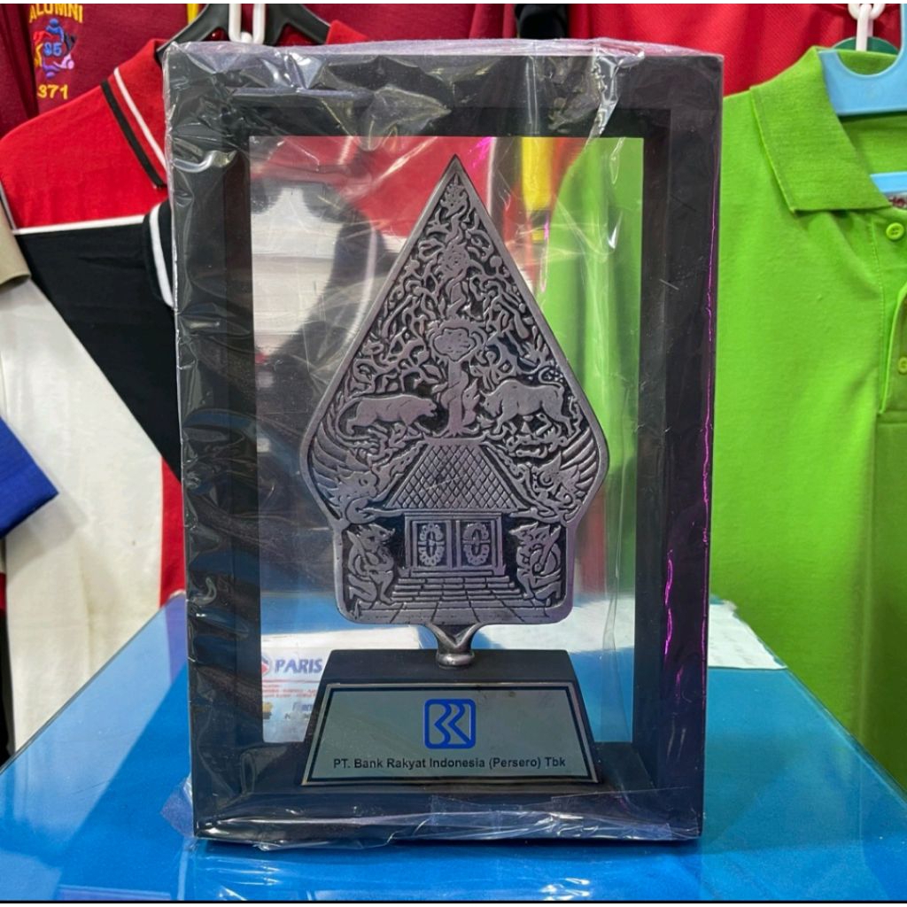 Souvenir Plakat Frame Wayang Gunungan / Plakat Souvenir set box batik