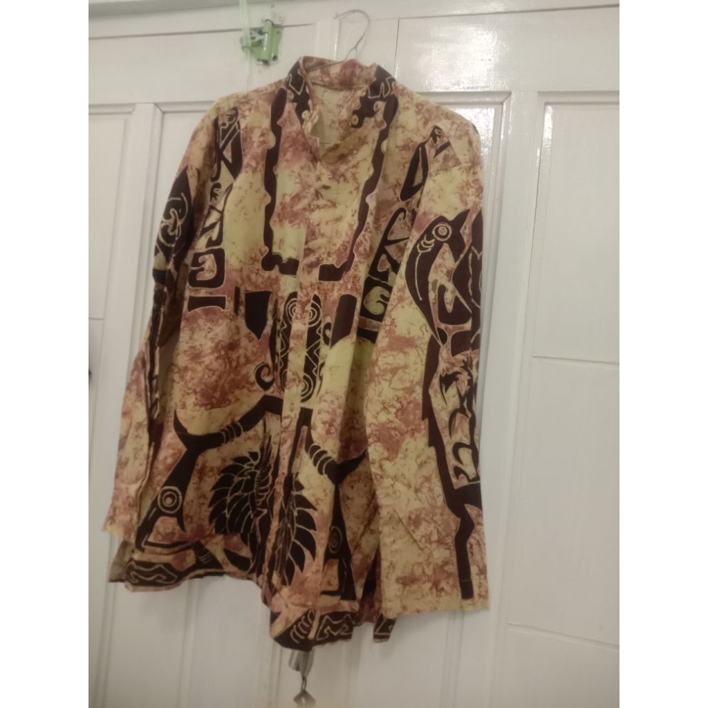 Kemeja batik lengan panjang pria, motif etnik, koleksi pribadi bukan thrift (preloved)