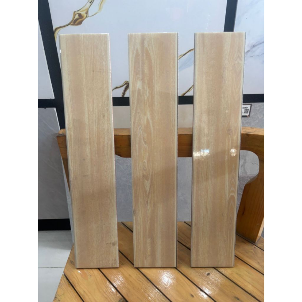 KERAMIK PLINT 10X50 MOTIF KAYU CREAM | PAPUAN WOOD CREAM | GLOSSY