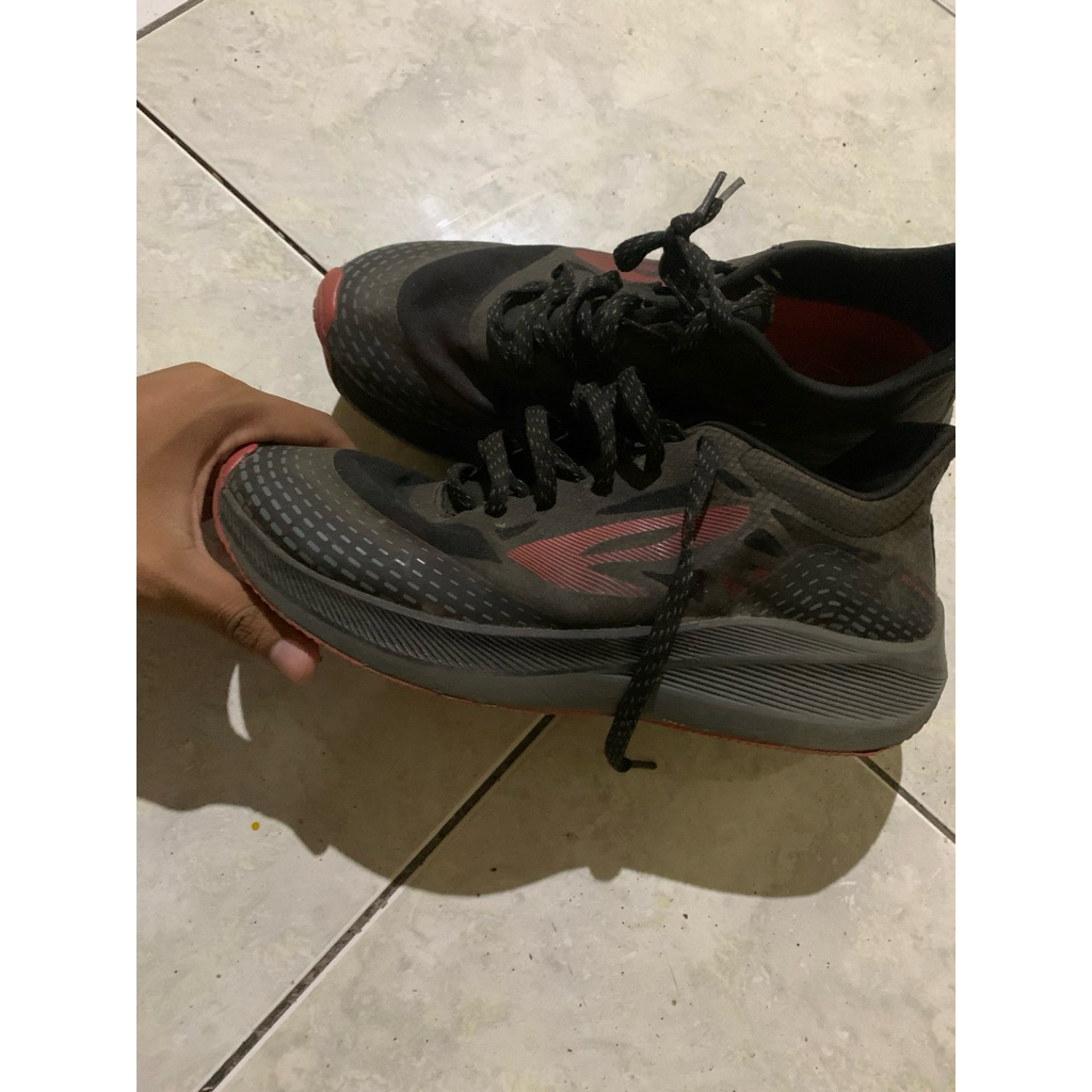 sepatu nineteen (910) haze second