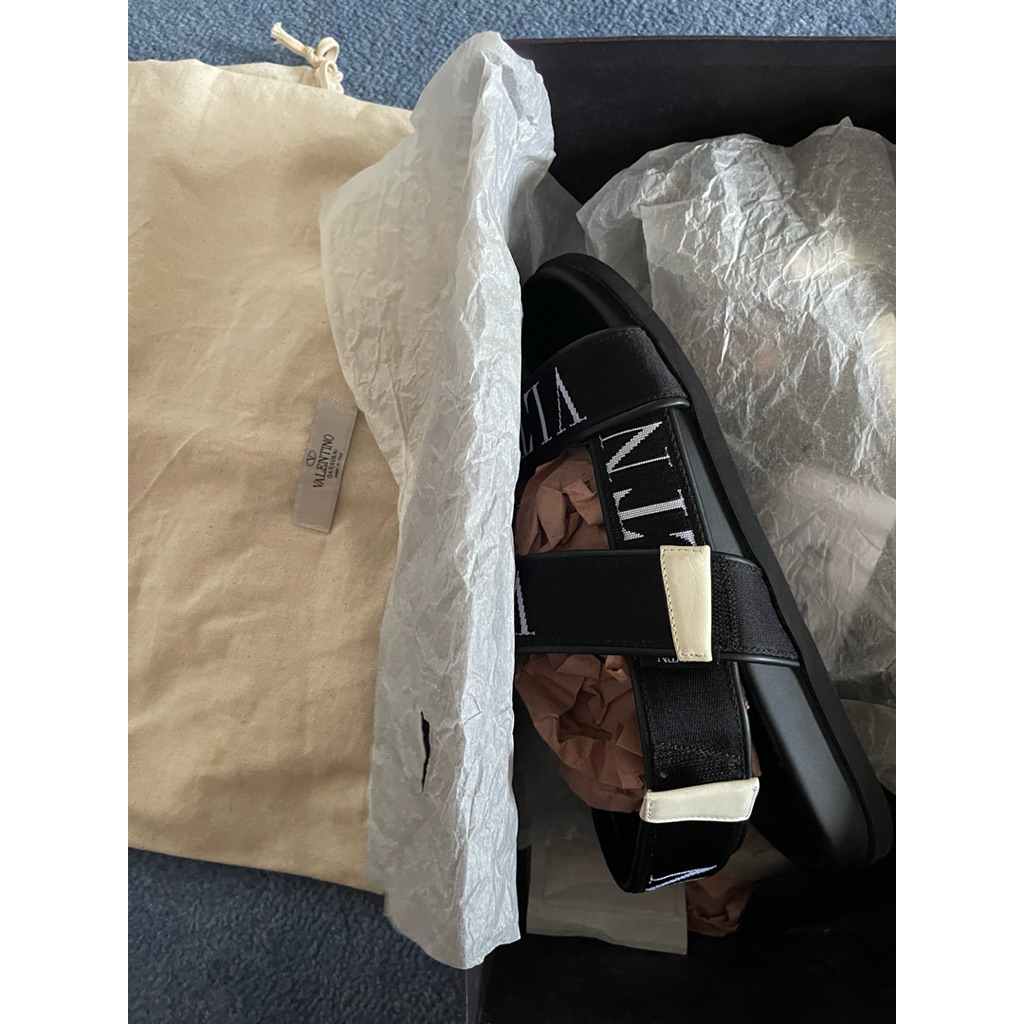 Valentino Dad Sandal Preloved