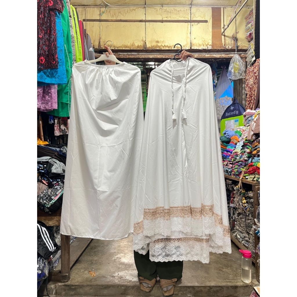 Mukenah dewasa motif putih polos brukat bawah white/gold / Mukenah tali putih polos