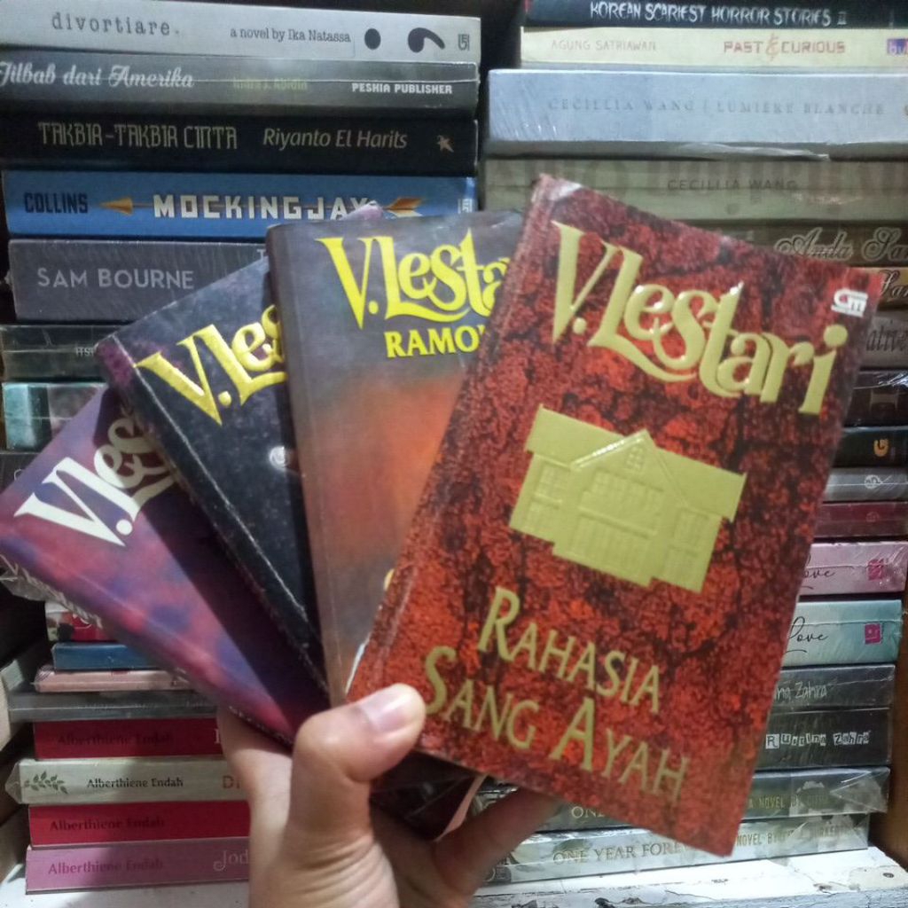 novel MISTERI V. Lestari Gaun Merah, Rahasia sang ayah, obsesi, ramona, nilai sebuah cinta, ayahku s
