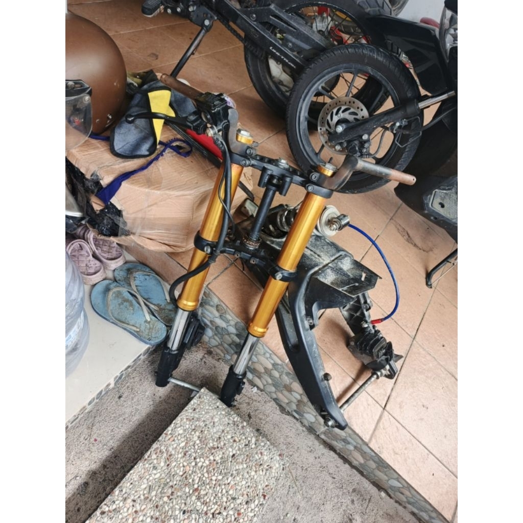 shock depan up set down usd r15 v3 arm swing arm banana yamaha yzf r15 v3