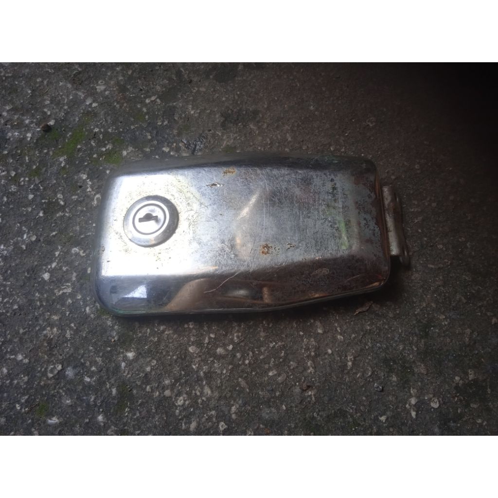 TUTUP TANGKI YAMAHA RX KING NEW ORIGINAL BEKAS / COVER TUTUP TANGKI YAMAHA RX KING NEW ORIGINAL BEKA