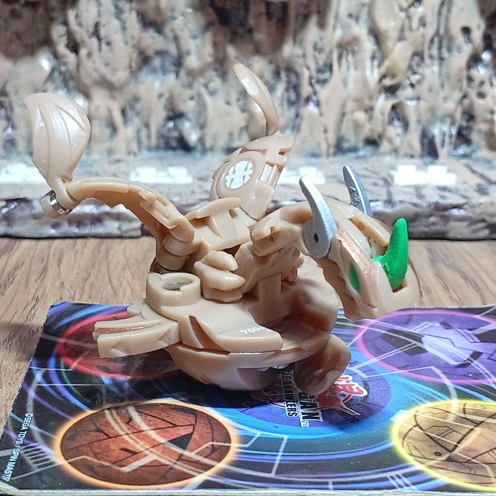 Bakugan Dragonoid Ultra Spin Subterra (Berputar)