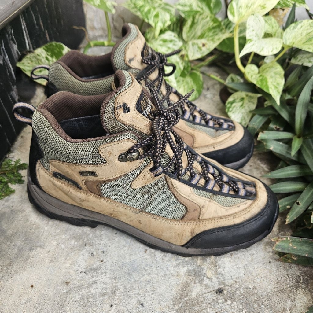 sepatu hiking second treksta size 42(27cm)