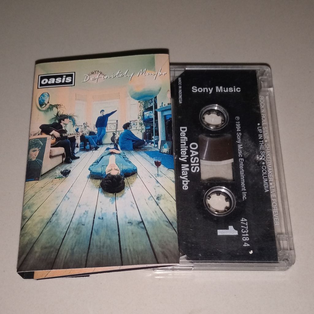 Kaset Oasis - Definitely Maybe (COVER REPRO ISI ORI)