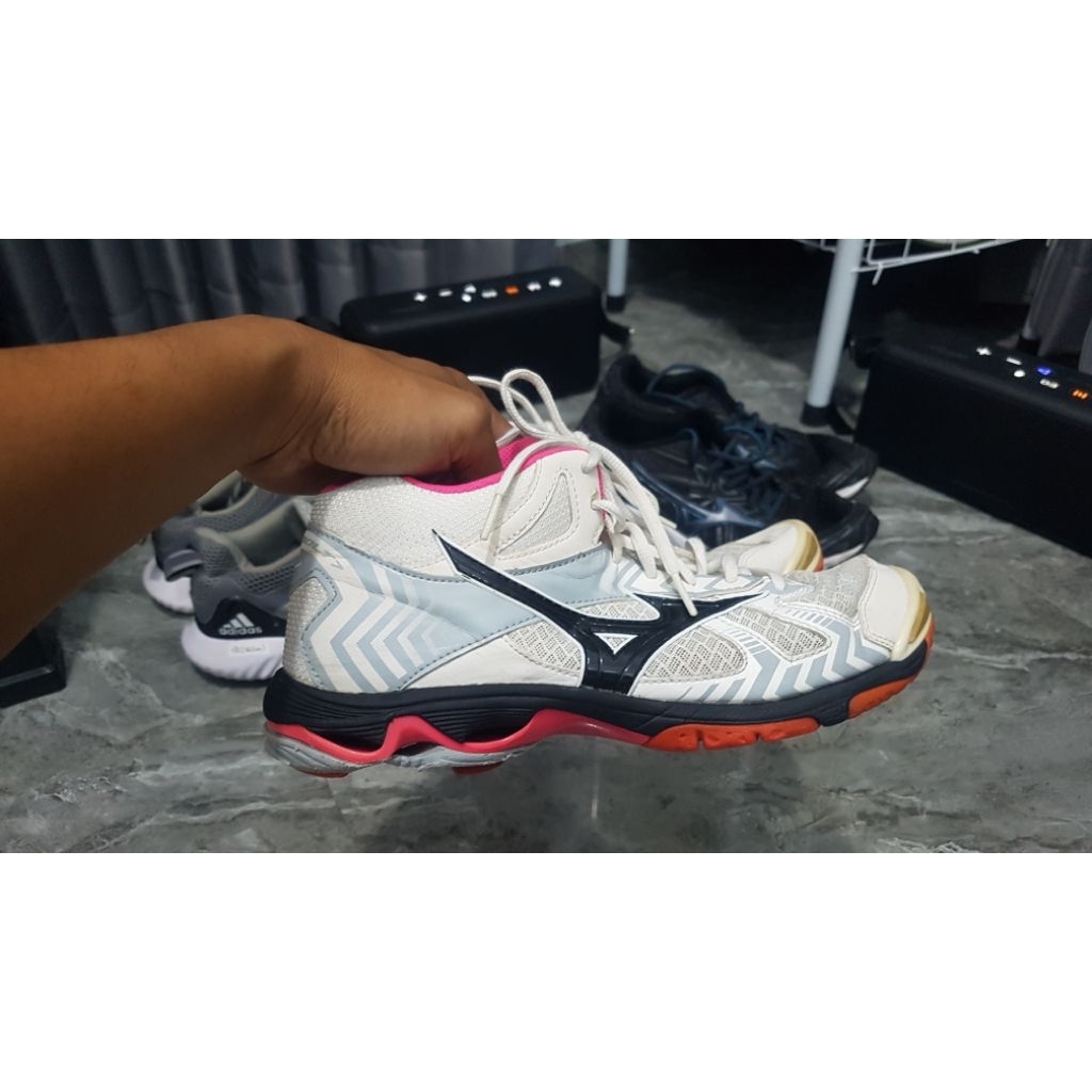 sepatu voli/basket second 40