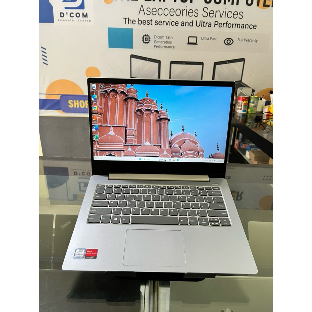 Lenovo Ideapad 330S-14IBK, Core i5 8250U RAM 8 GB, SSD 256 GB VGA Intel UHD Graphics + AMD Radeon 53
