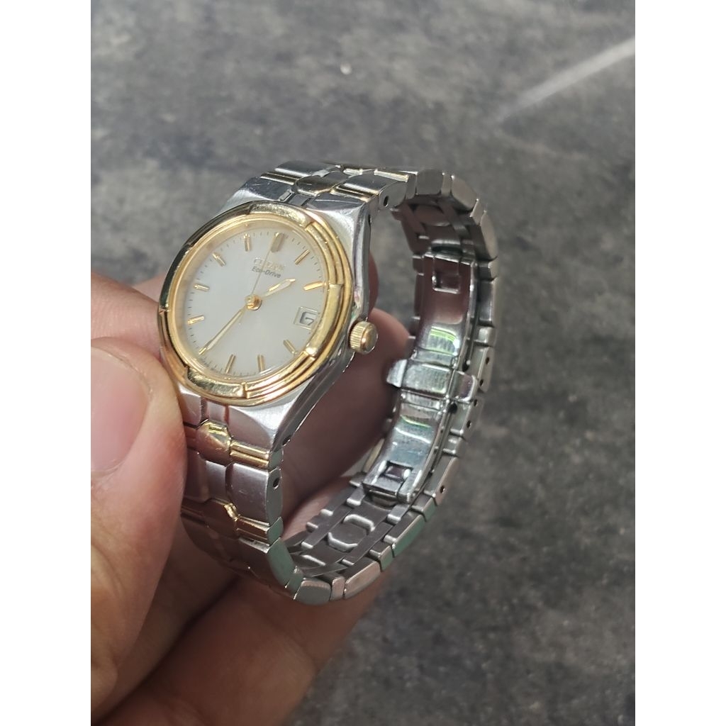 Jam Tangan Wanita Citizen Eco-Drive Two-Tone Gold Original