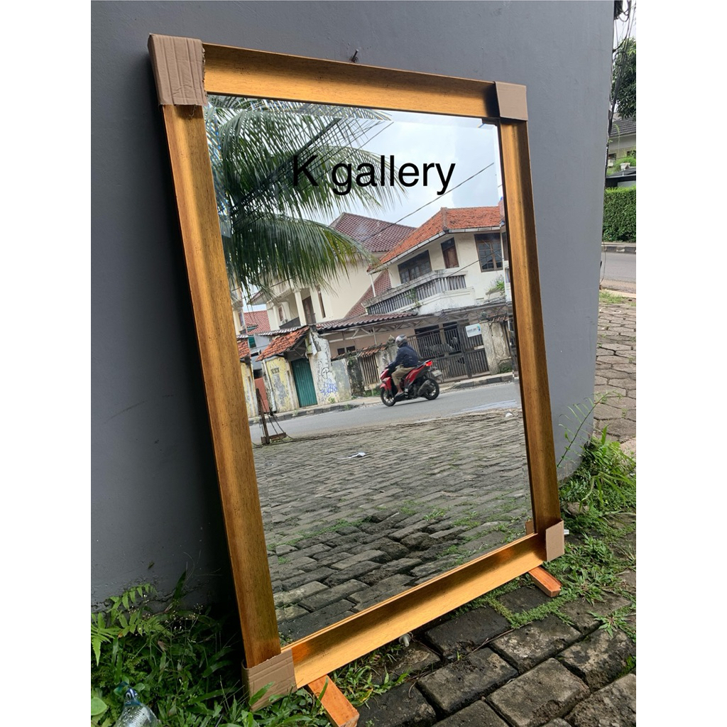 CERMIN DINDING BESAR