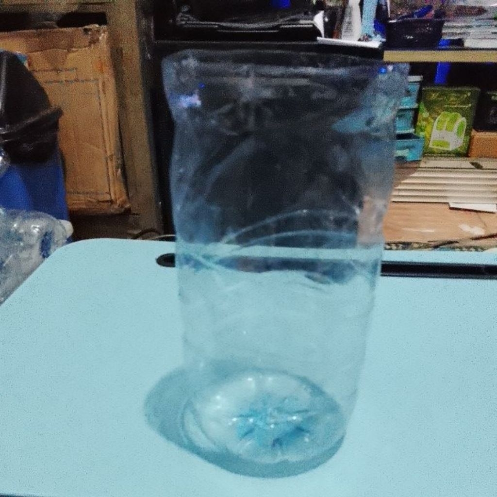 Botol Bekas Aqua 1500 ml Sudah dipotong untuk ikan Cupang