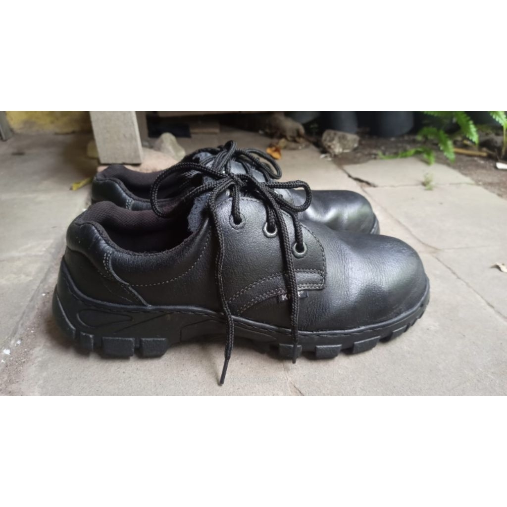 sepatu safety pendek kulit Kings power 43 second