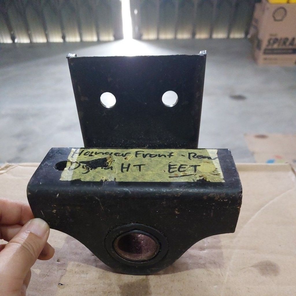 HANGER PER DEPAN BAGIAN BELAKANG DYNA DUTRO HT