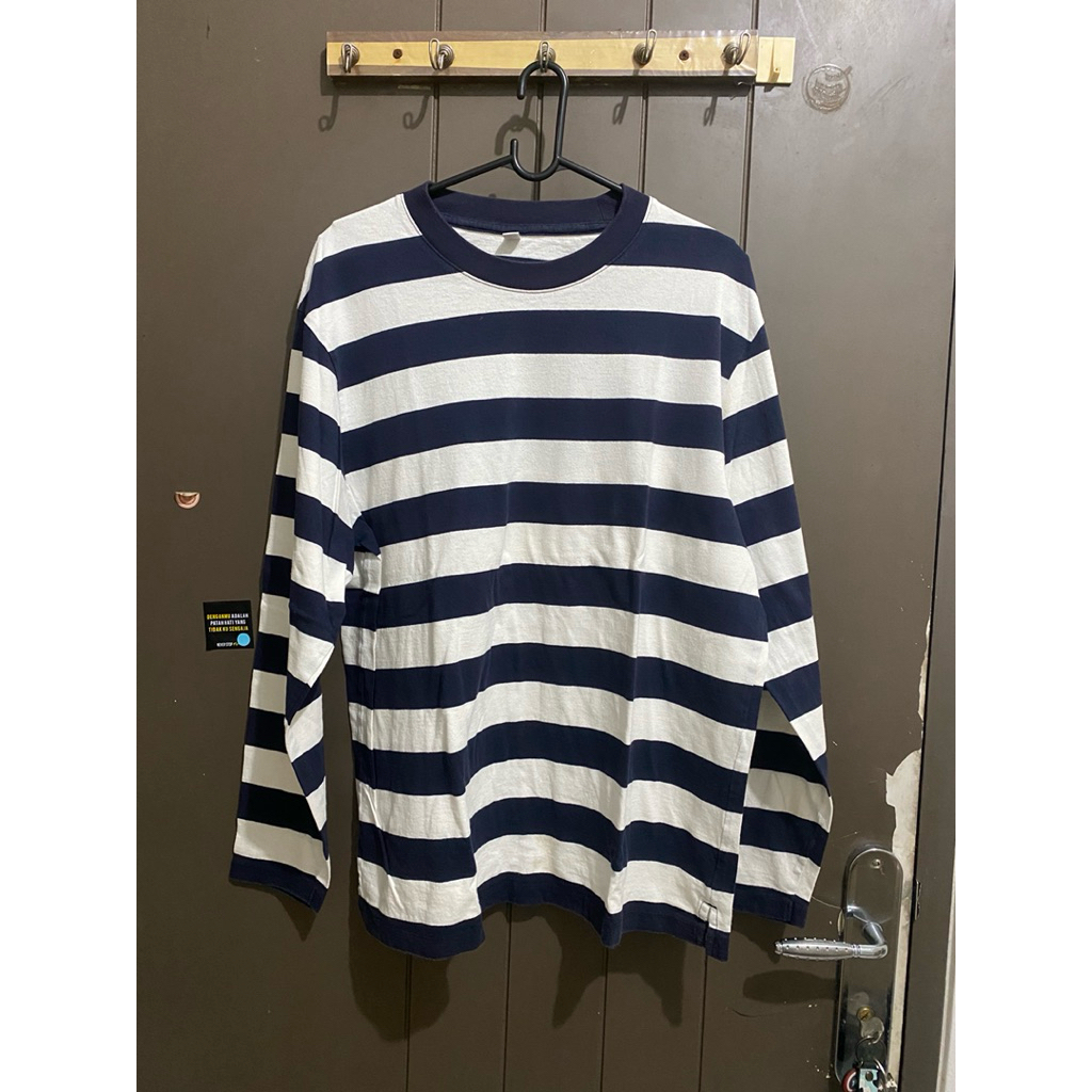 UNIQLO T-Shirt Kaos Pria crew neck Lengan Panjang garis white