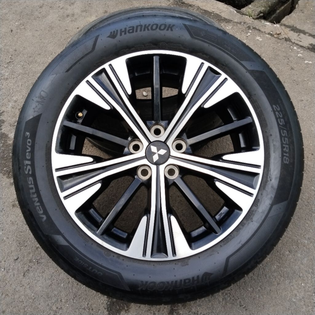 Velg Ori Oem Mitsubishi Eclipse Cross R18 Pcd 5x114 Lebar 7_inc ET 38 + Ban Hankook 225/55 R18