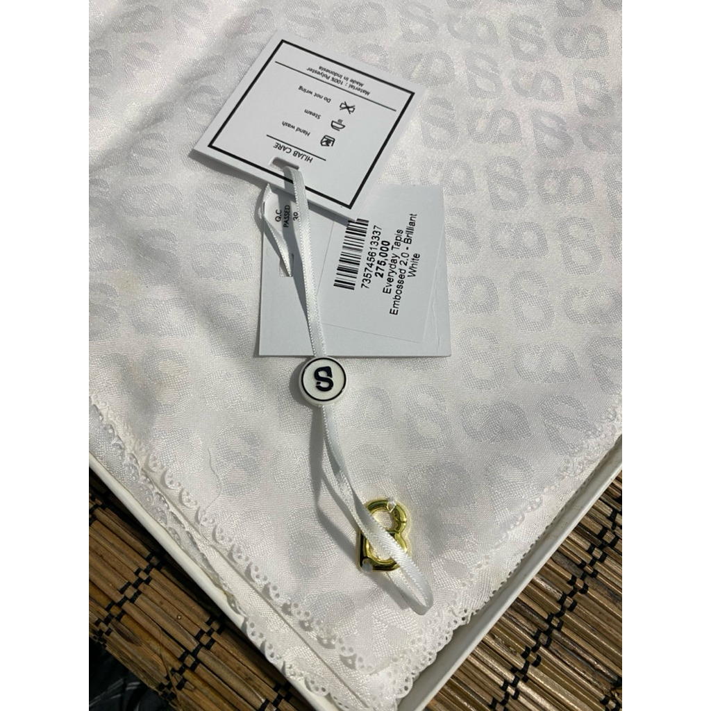 BUTTONSCARVES TAPIS EMBOSSED 2.0 ( NEW )