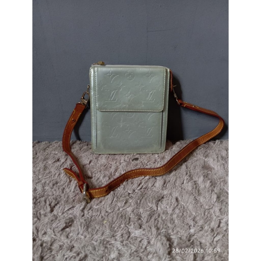 preloved LV sling vernis baby