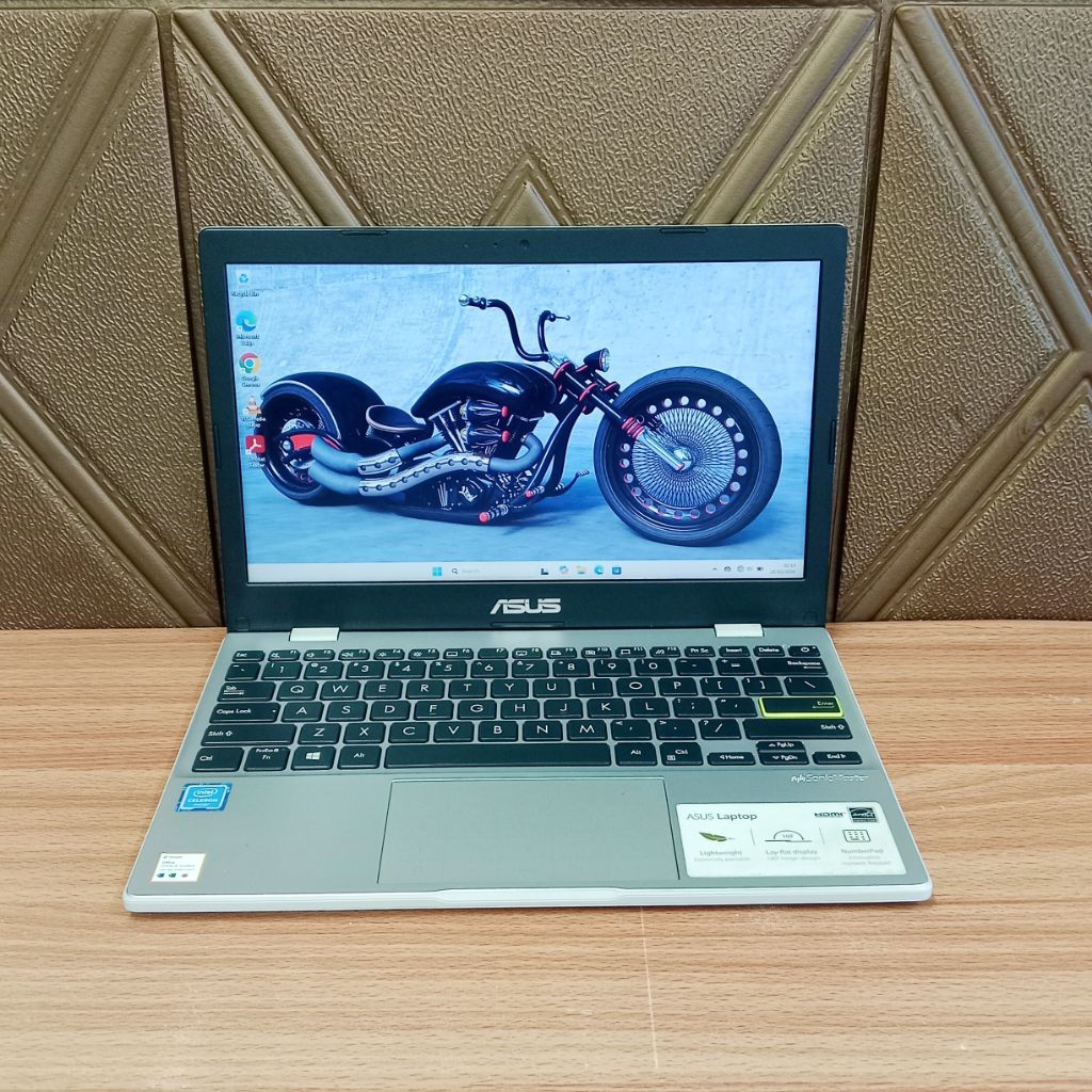 LAPTOP SECOND JAMINAN GARANSI TOKO ASUS E210MA INTEL N4020 INTEL UHD GRAPHICS RAM 4GB DDR4 SSD 256GB