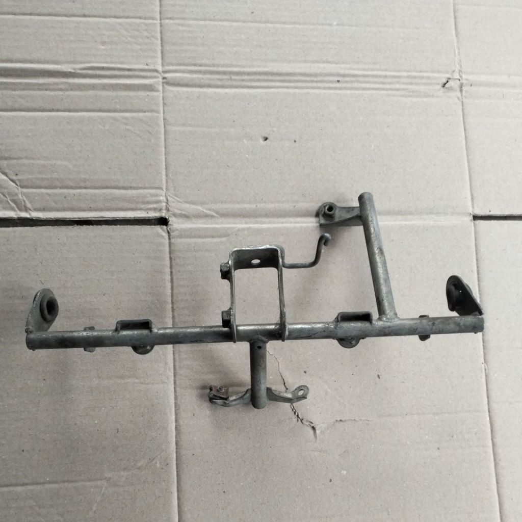 BESI BRAKET DUDUKAN TAMENG DEPAN SUPRA X 125 HELM IN