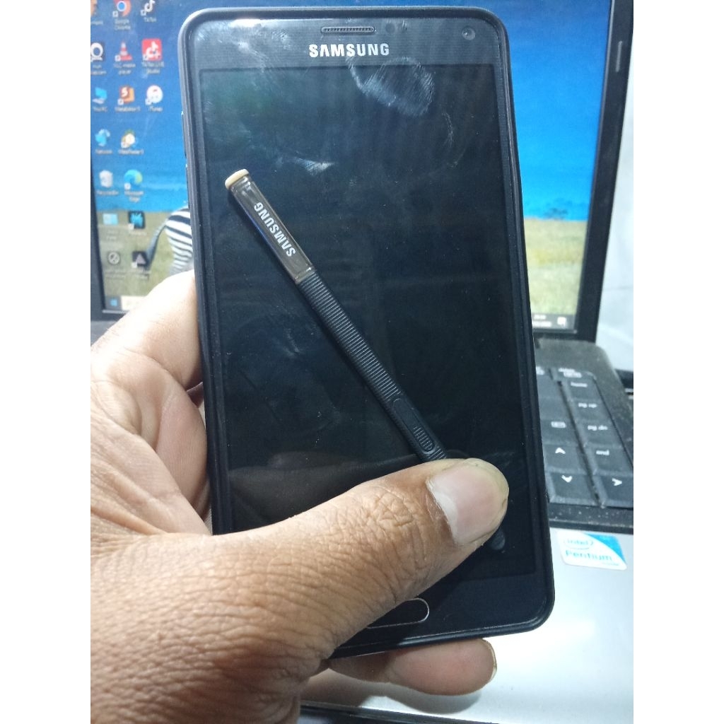 Samsung note 4.kondisi mati butuh perbaikan.layar lebar amoled.ada pen stailusnya juga.kelenglapn un