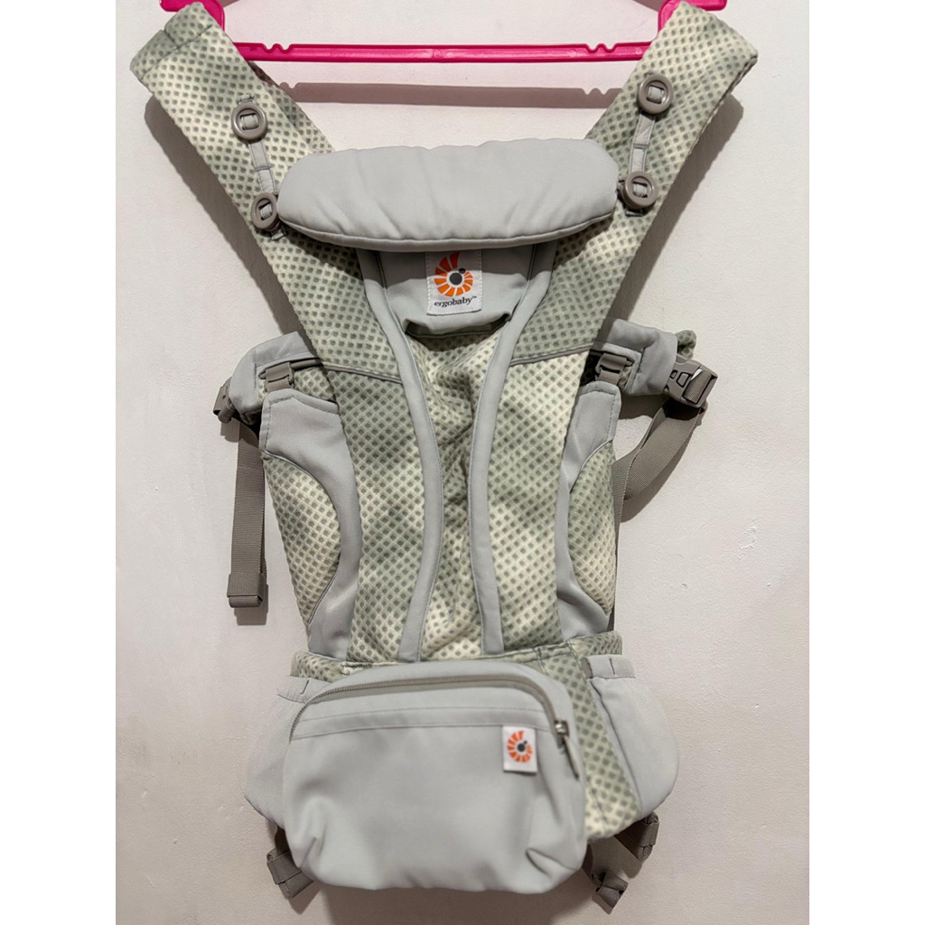 Preloved Ergobaby Omni Breeze