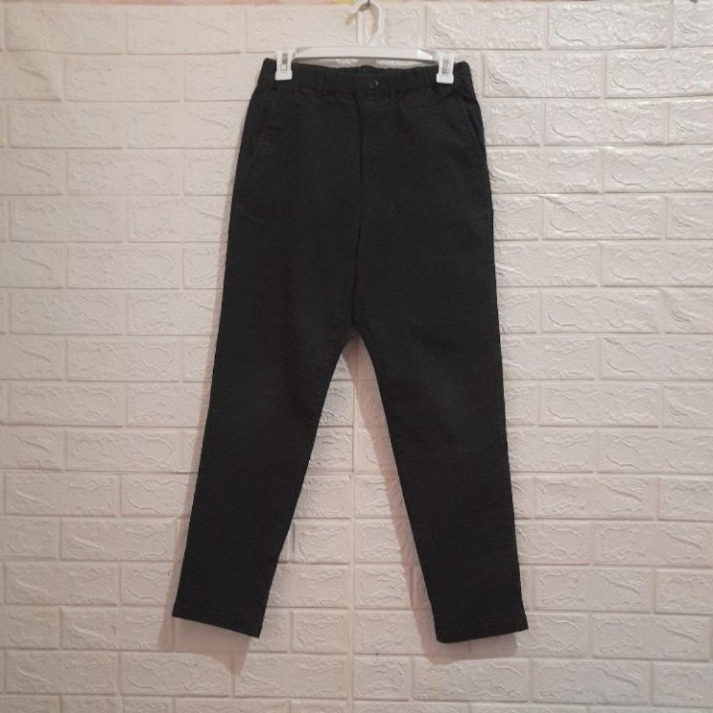 Celana chino remaja UNIQLO hitam size 160/LP 68 P 95