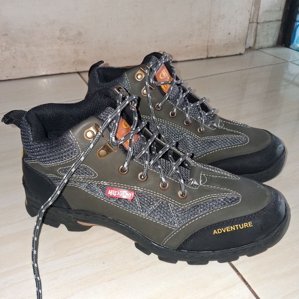 Sepatu Hiking & Sepatu Gunung Second Original | Baca Deskripsi
