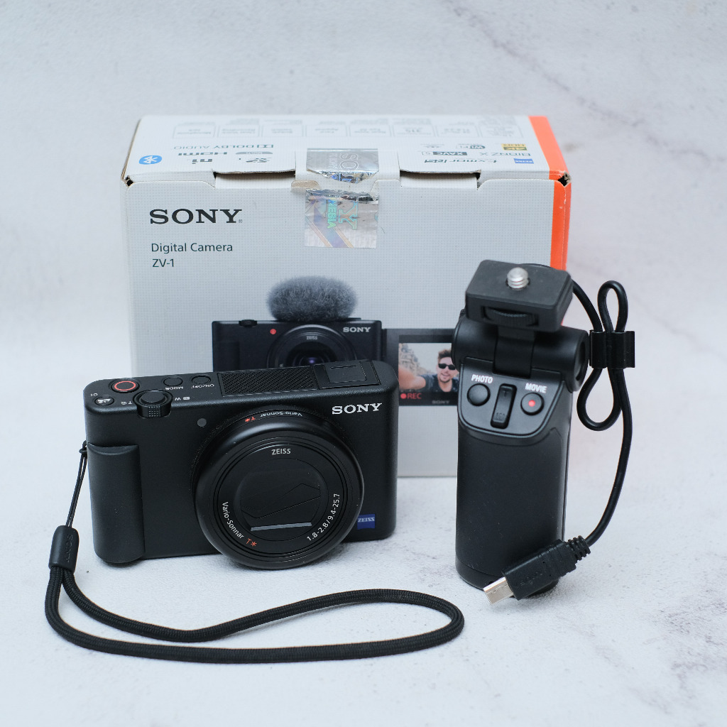Sony ZV-1 warna hitam mulus dengan mini tripod(Second)