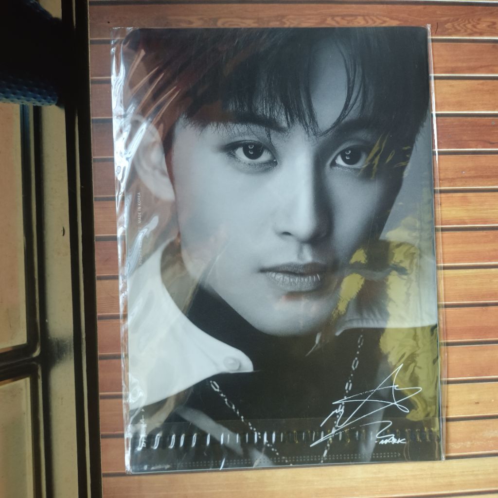 [READY] L HOLDER + BONUS POSTCARD D FESTA MARK NCT 127