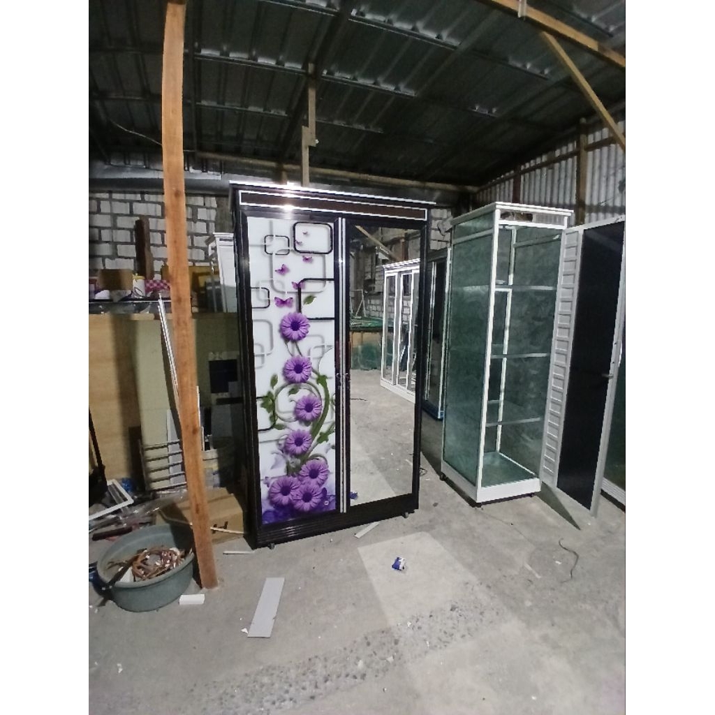 Lemari Kaca Minimalis