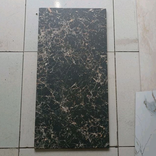 KERAMIK HITAM KASAR 30X60 HITAM MARMER MATT