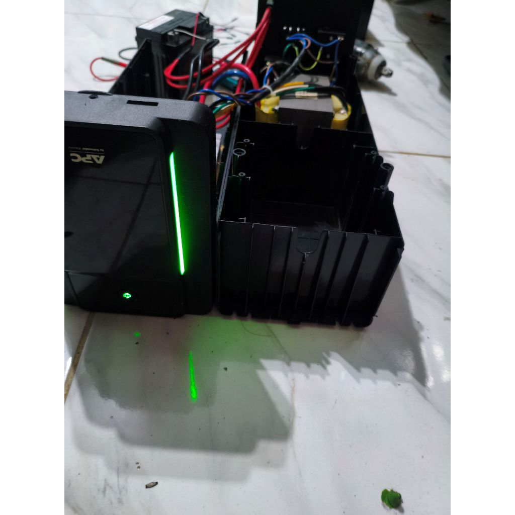 UPS APC BVX1200LI 1200VA / 650W – Bekas Normal 100%