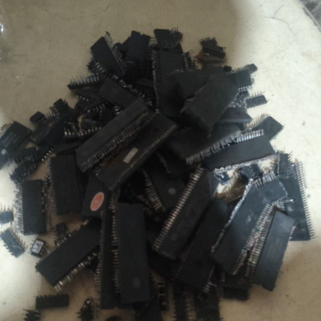 IC Cucuk copot pcb campur Bekas 1 Ons (100 Gram) – Cocok Untuk Bahan leburan