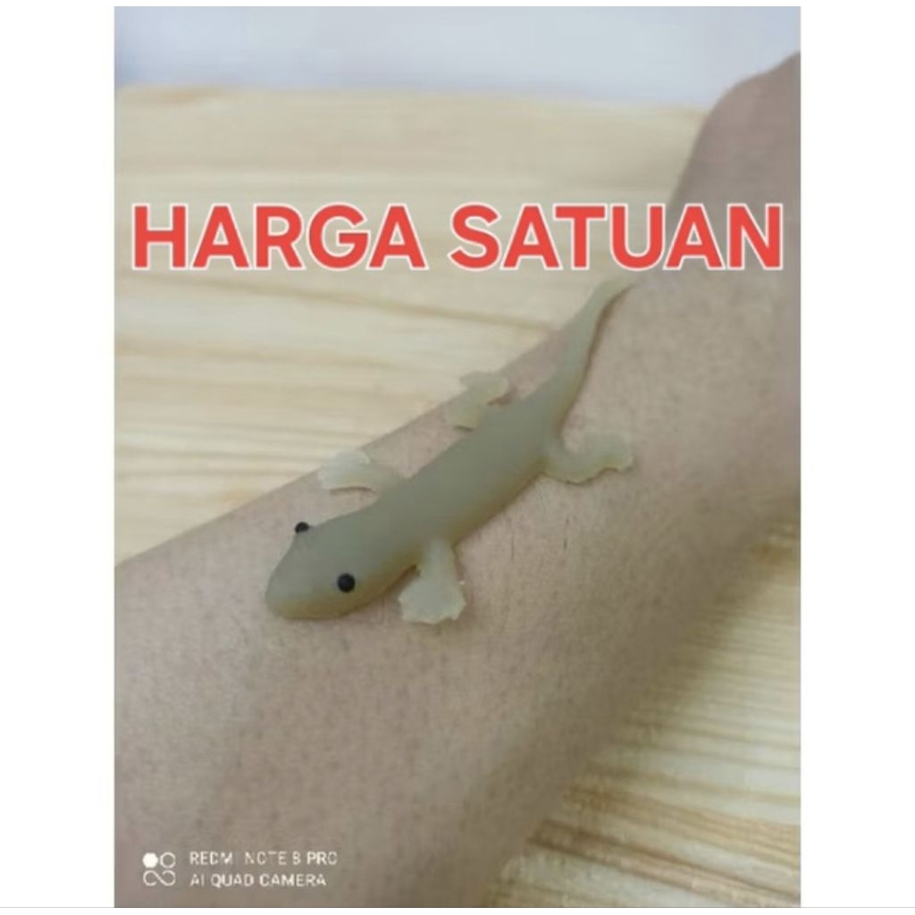 Mainan cicak karet mirip asli