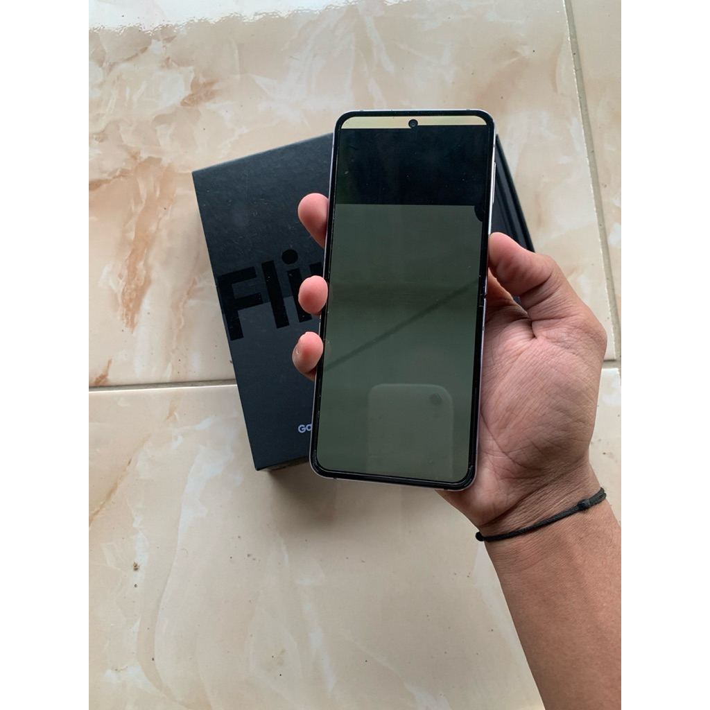 Samsung Z flip 4 min lcd dalam