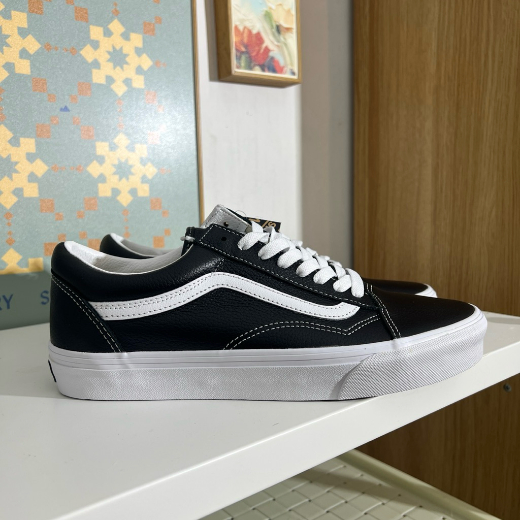VANS OLDSKOOL LEATHER BLACK WHITE BNIB