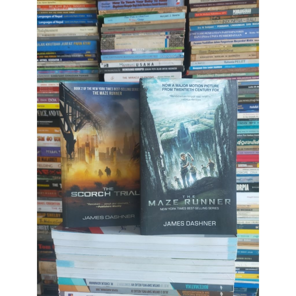 Novel The Maze Runner + The Scorch Trials by James Dashner - Bahasa Indonesia
