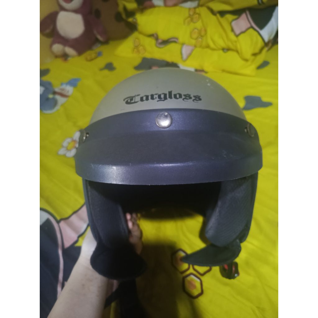 Helm Cargloss Bekas
